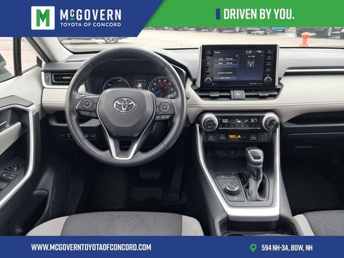 Used 2021 Toyota RAV4 XLE w/ Convenience Package image 22