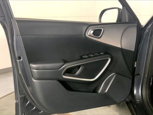 Certified 2025 Kia Soul LX image 24