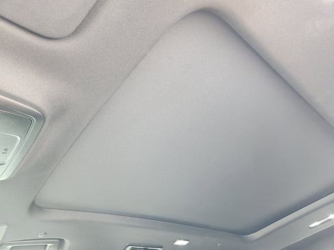 Used 2024 Chevrolet Traverse RS FWD image 25