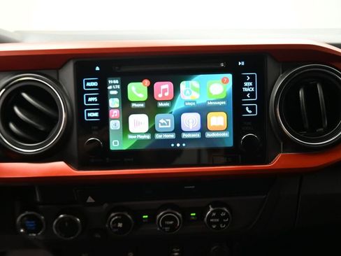 Used 2017 Toyota Tacoma TRD Off-Road w/ Tow Package (A/T) image 8