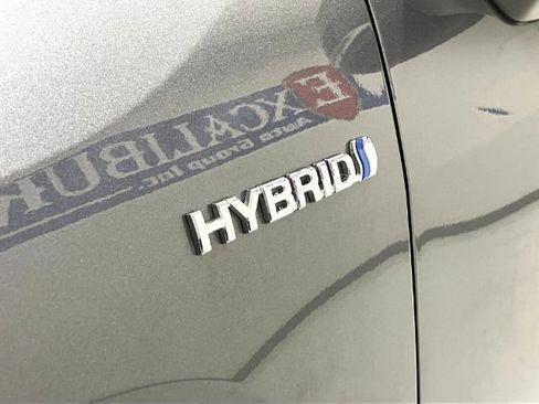 Used 2020 Toyota RAV4 XLE w/ XLE Grade Weather Package AWD/4WD image 17