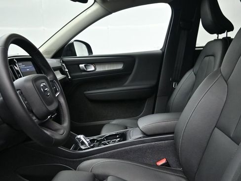 Used 2024 Volvo XC40 B5 Plus image 10