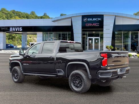 Used 2025 Chevrolet Silverado 2500 ZR2 w/ Technology Package AWD/4WD image 3