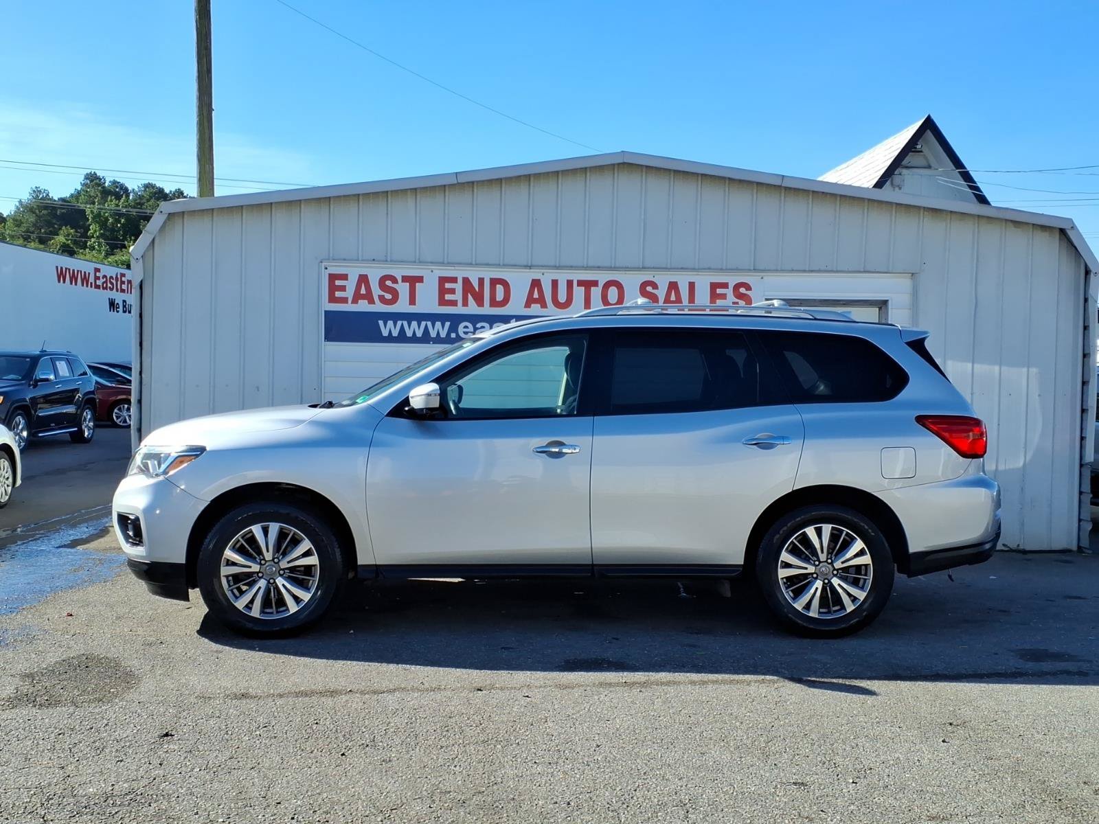 Used 2020 Nissan Pathfinder SL AWD/4WD image 2