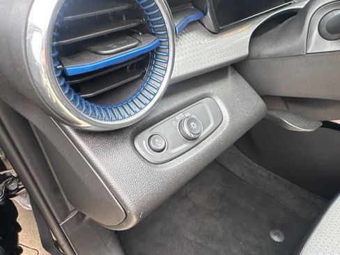 Used 2025 Chevrolet Trax LT FWD image 18