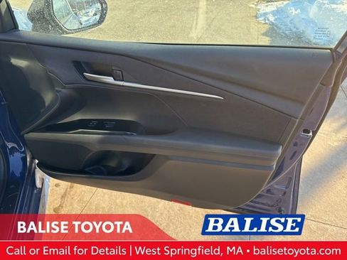 Used 2025 Toyota Camry LE w/ Convenience Package image 31