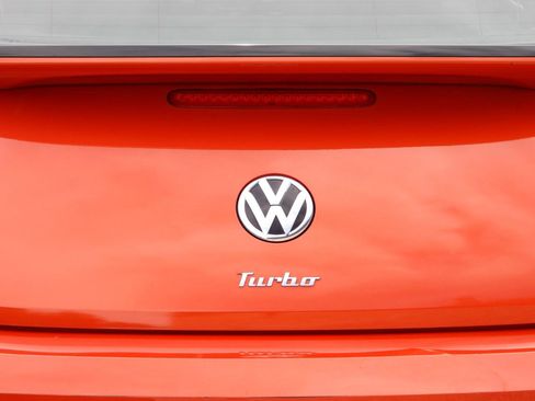 Used 2019 Volkswagen Beetle 2.0T SE FWD image 18