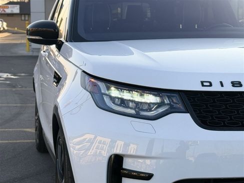 Used 2018 Land Rover Discovery HSE image 11