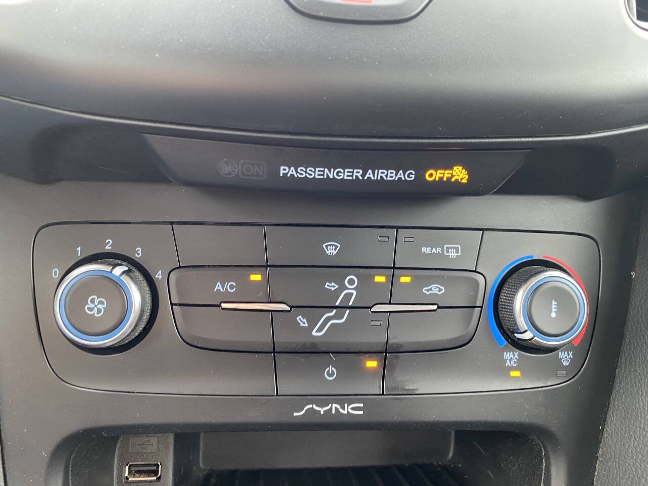 Used 2015 Ford Focus SE w/ Reverse Sensing Package FWD image 27
