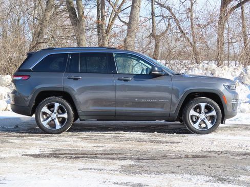 Used 2023 Jeep Grand Cherokee Limited w/ Trailer Tow Prep Group (B) image 2