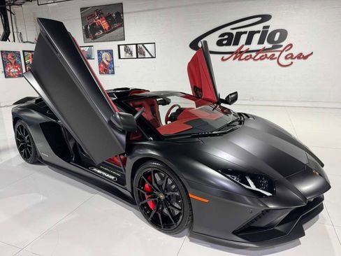 Used 2018 Lamborghini Aventador S image 9
