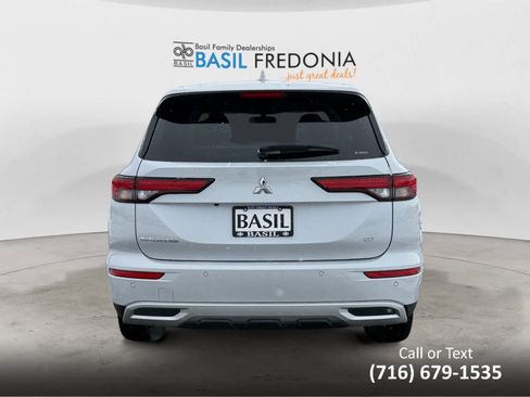 Used 2024 Mitsubishi Outlander SE image 4