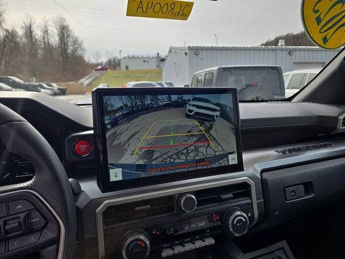 Used 2025 Toyota Tacoma TRD Sport image 21