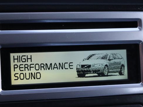 Used 2010 Volvo V70 image 17