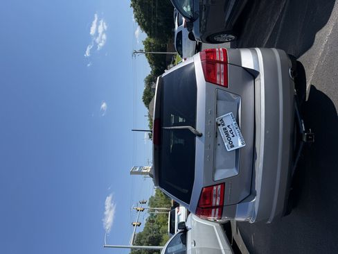 Used 2019 Dodge Journey SE FWD image 4