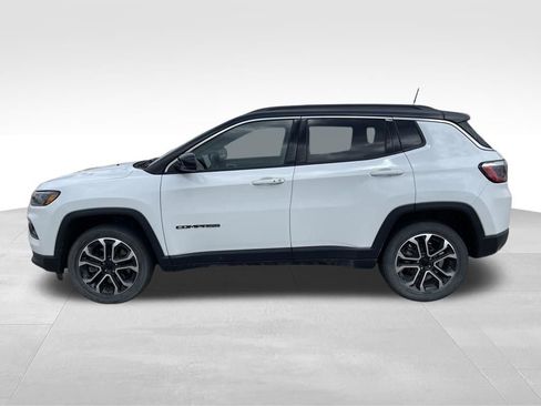 Used 2023 Jeep Compass Limited w/ Sun and Sound Group AWD/4WD image 4