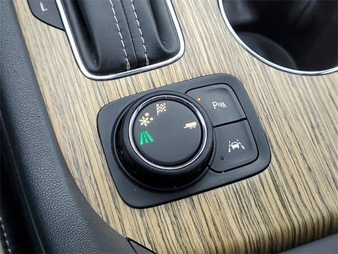 Used 2017 GMC Acadia Denali w/ Technology Package image 32