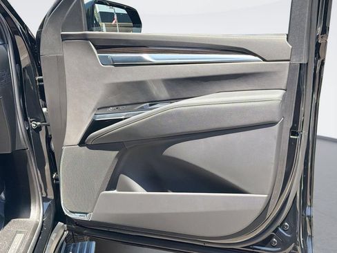Certified 2026 Cadillac Escalade ESV Luxury AWD/4WD image 33