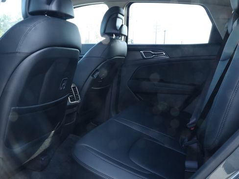 Used 2025 Kia Sportage EX image 28