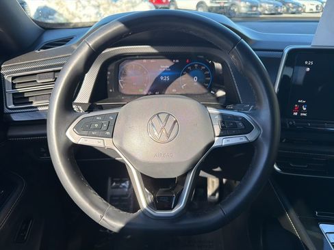 Used 2025 Volkswagen Atlas Cross Sport SEL R-Line AWD/4WD image 19