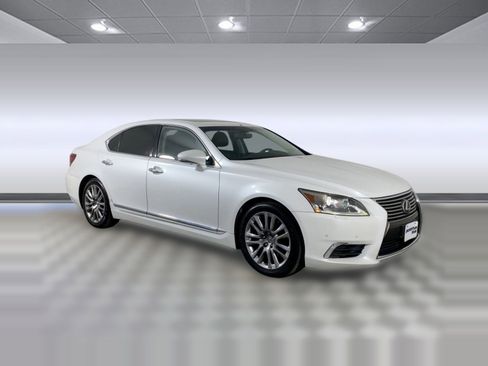 Used 2017 Lexus LS 460 w/ Comfort Package image 6