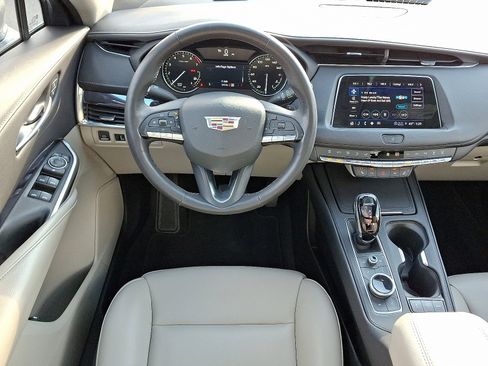 Used 2023 Cadillac XT4 Luxury w/ Cold Weather Package image 12