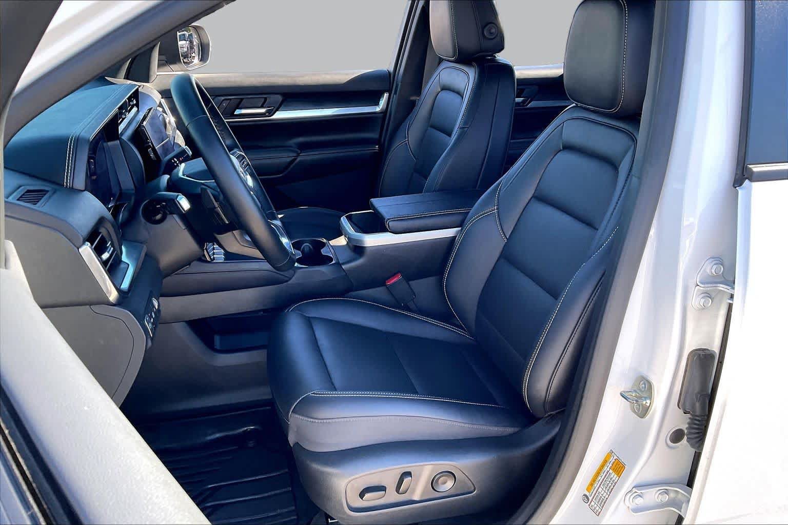 Used 2026 GMC Terrain Elevation w/ Elevation Premium Package FWD image 8