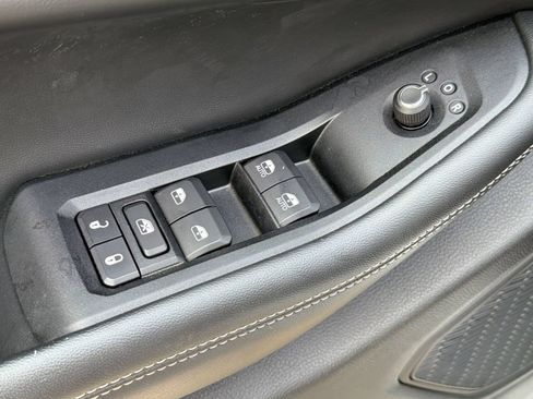 Used 2023 Jeep Grand Cherokee Laredo w/ Luxury Tech Group I AWD/4WD image 25