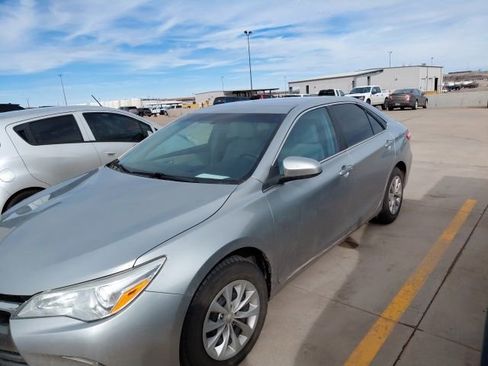 Used 2017 Toyota Camry LE image 3