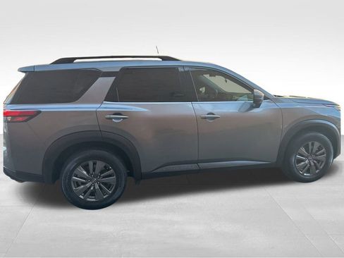 Used 2022 Nissan Pathfinder SV image 5