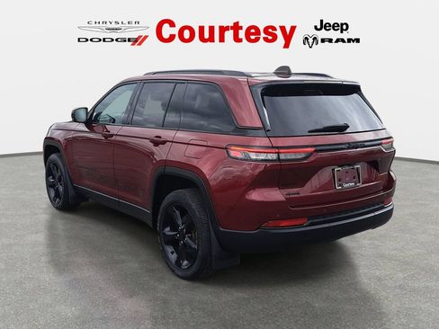 Certified 2023 Jeep Grand Cherokee Altitude AWD/4WD image 7