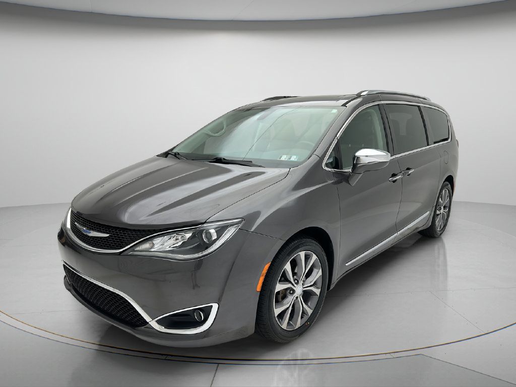 Used 2018 Chrysler Pacifica Limited w/ Tire & Wheel Group FWD image 3