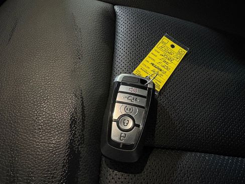 Used 2022 Ford F250 Lariat w/ Black Appearance Package image 13