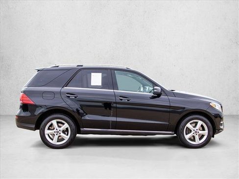 Used 2019 Mercedes-Benz GLE 400 4MATIC image 4