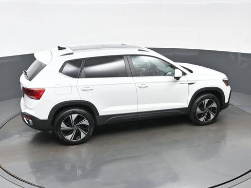 Used 2023 Volkswagen Taos SE w/ Panoramic Sunroof Package AWD/4WD image 40