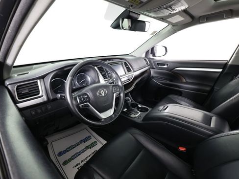 Used 2017 Toyota Highlander XLE image 10