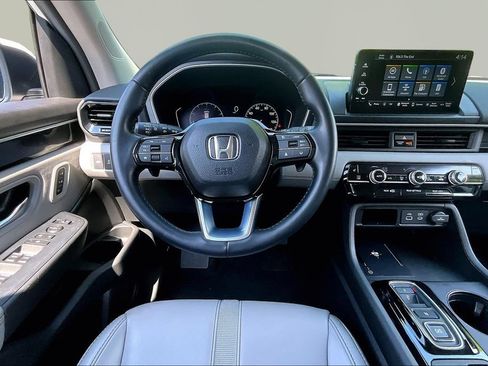 Used 2025 Honda Pilot EX-L image 6