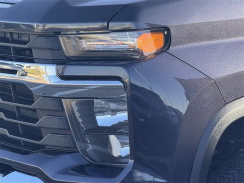 Used 2024 Chevrolet Silverado 2500 LT image 10