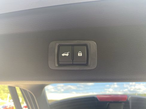 Used 2025 Mitsubishi Outlander AWD image 33