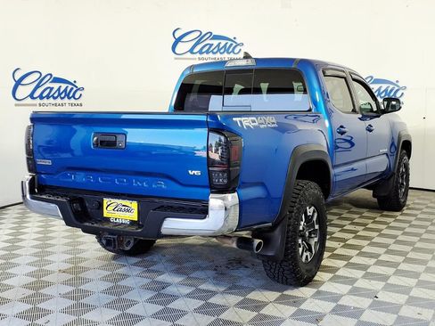 Used 2017 Toyota Tacoma SR AWD/4WD image 7