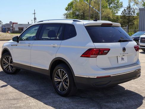 Used 2024 Volkswagen Tiguan SE image 2