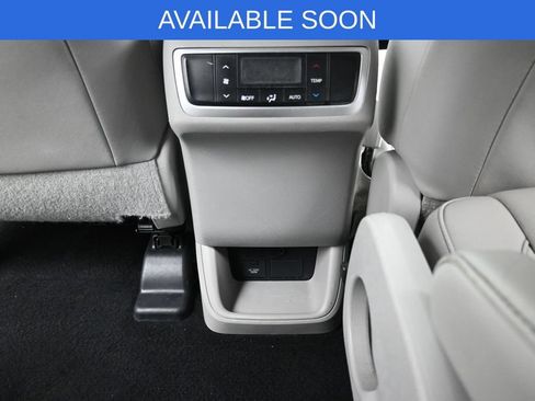 Used 2016 Toyota Highlander XLE AWD/4WD image 29