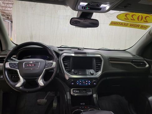 Used 2022 GMC Acadia SLT w/ GMC Pro Grade Package image 4