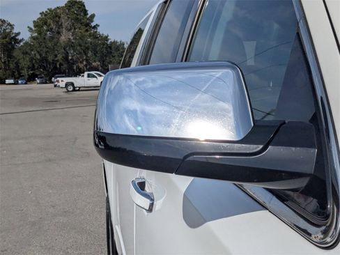 Used 2020 Chevrolet Suburban Premier image 11