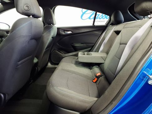 Used 2017 Chevrolet Cruze LT w/ Convenience Package FWD image 9