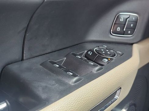 Used 2023 Ford Expedition XLT image 16