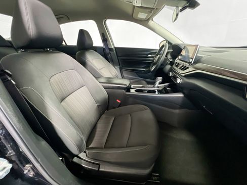 Used 2024 Nissan Altima 2.5 SV FWD image 31