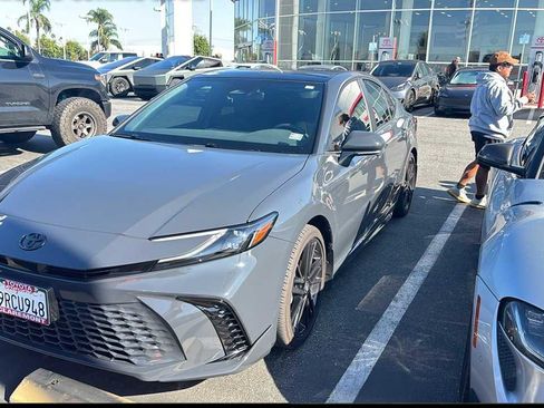 Used 2025 Toyota Camry XSE image 1