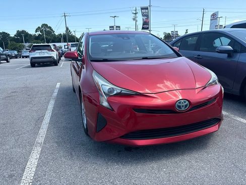 Used 2017 Toyota Prius Three FWD image 2