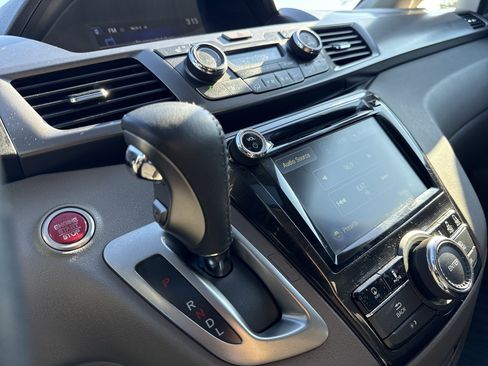 Used 2014 Honda Odyssey Touring Elite image 27